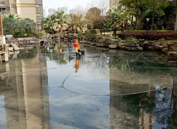 黄山景观池淤泥清理