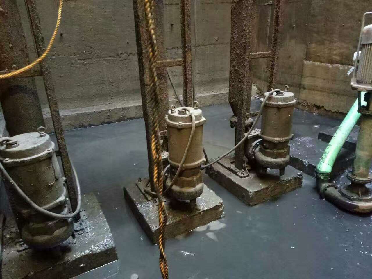 黄山污水池清理